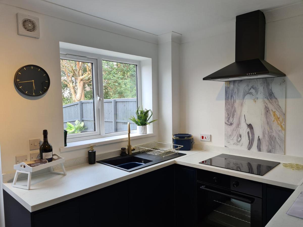 Stunning 2 Bed House Near Coastal Path/Lake/Beach Llanelli Exteriér fotografie