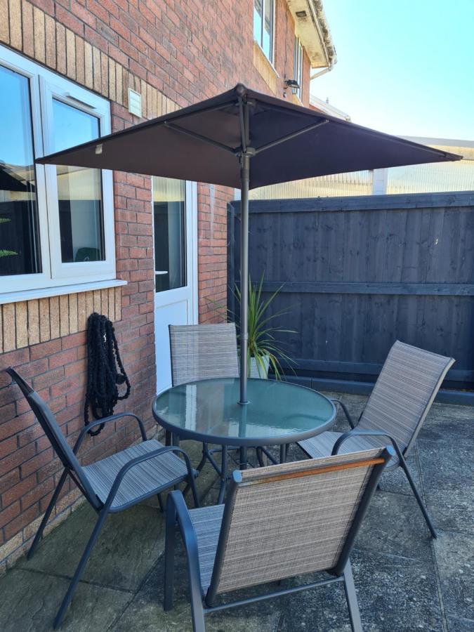 Stunning 2 Bed House Near Coastal Path/Lake/Beach Llanelli Exteriér fotografie